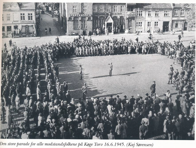 Den store parade for frihedskæmperne på Køge Torv den 16. juni 1945. (Foto: Kaj Sørensen)
